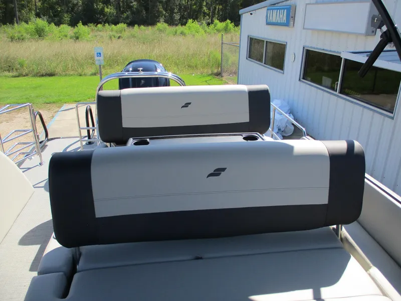 Slide: The Image of 2025 Starcraft EXS-3DL boat seats near Yamaha building, outdoor setting. - 18