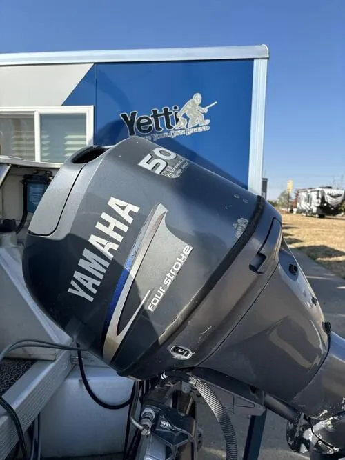 Slide: The Image of Yamaha 50 horsepower outboard motor on a 2008 Bennington 2075GSi boat. - 13