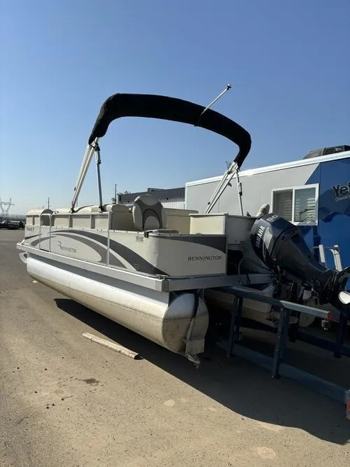 Slide: The Image of 2008 Bennington 2075GSi pontoon boat with canopy, parked on a sunny day. - 3