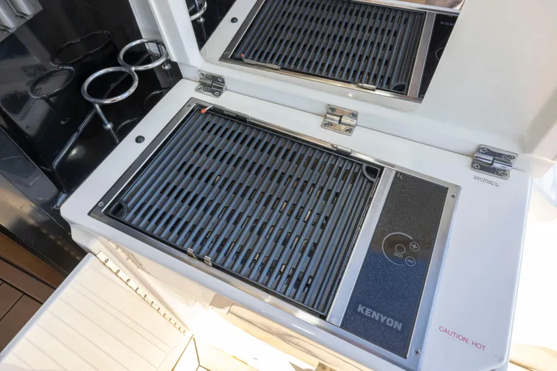 Slide: The Image of Outdoor grill on 2016 Sea Ray 510 Sundancer yacht, featuring Kenyon electric cooktop. - 42