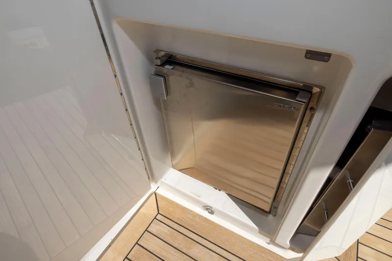 Slide: The Image of Stainless steel fridge on 2016 Sea Ray 510 Sundancer yacht deck. - 43