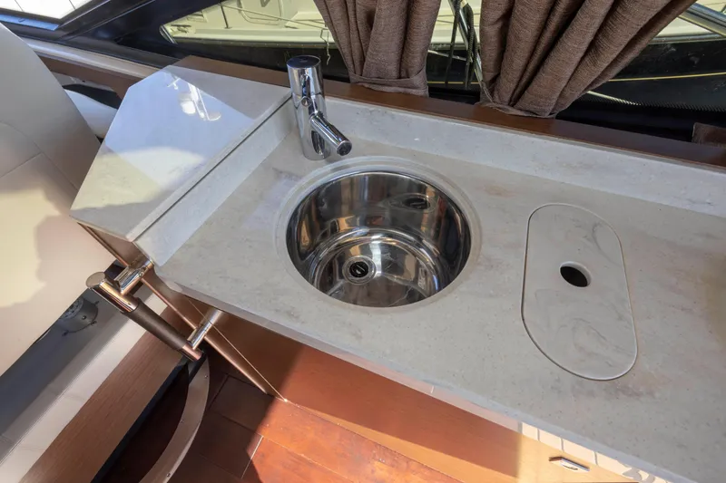 Slide: The Image of Sea Ray 510 Sundancer 2016 - 50