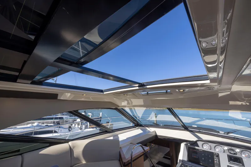 Slide: The Image of Sea Ray 510 Sundancer 2016 - 52