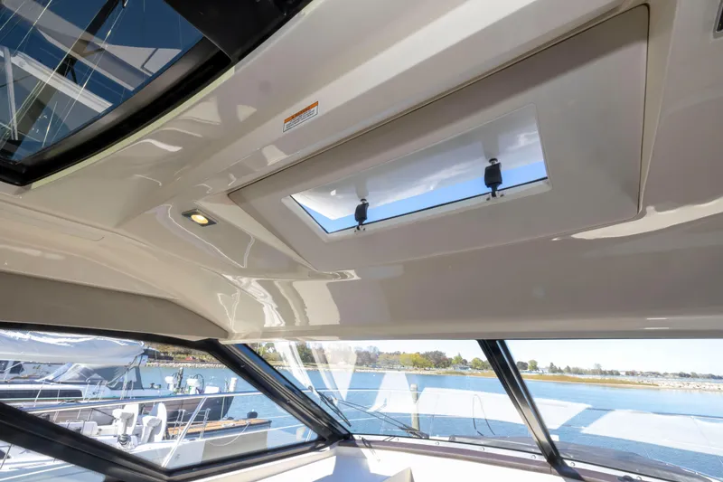 Slide: The Image of Sea Ray 510 Sundancer 2016 - 53