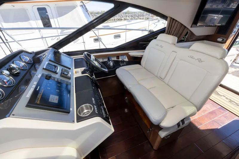 Slide: The Image of Sea Ray 510 Sundancer 2016 - 55