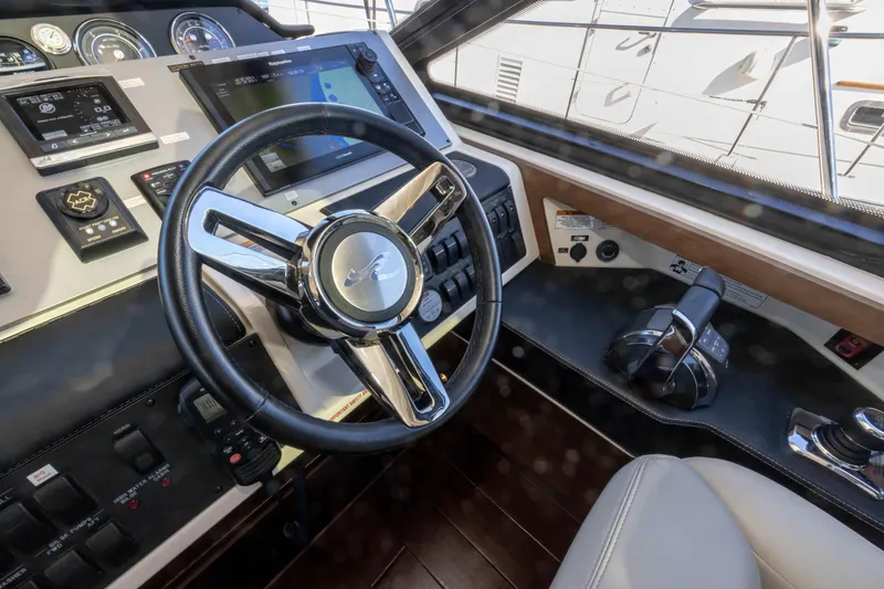 Slide: The Image of Sea Ray 510 Sundancer 2016 - 56