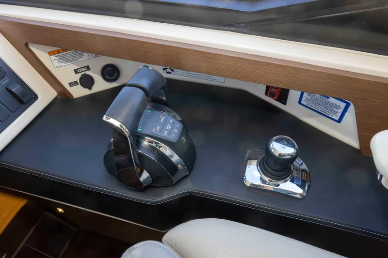 Slide: The Image of Sea Ray 510 Sundancer 2016 - 59