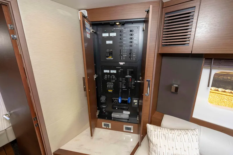 Slide: The Image of Sea Ray 510 Sundancer 2016 - 70