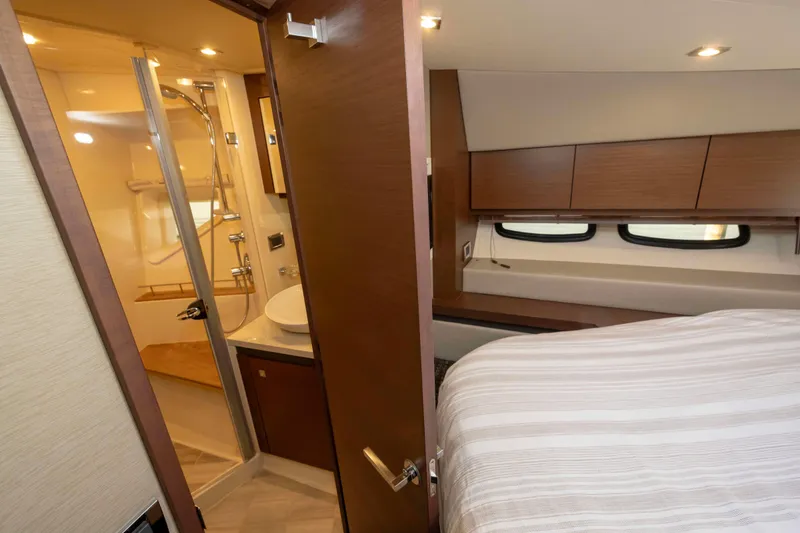 Slide: The Image of Sea Ray 510 Sundancer 2016 - 79