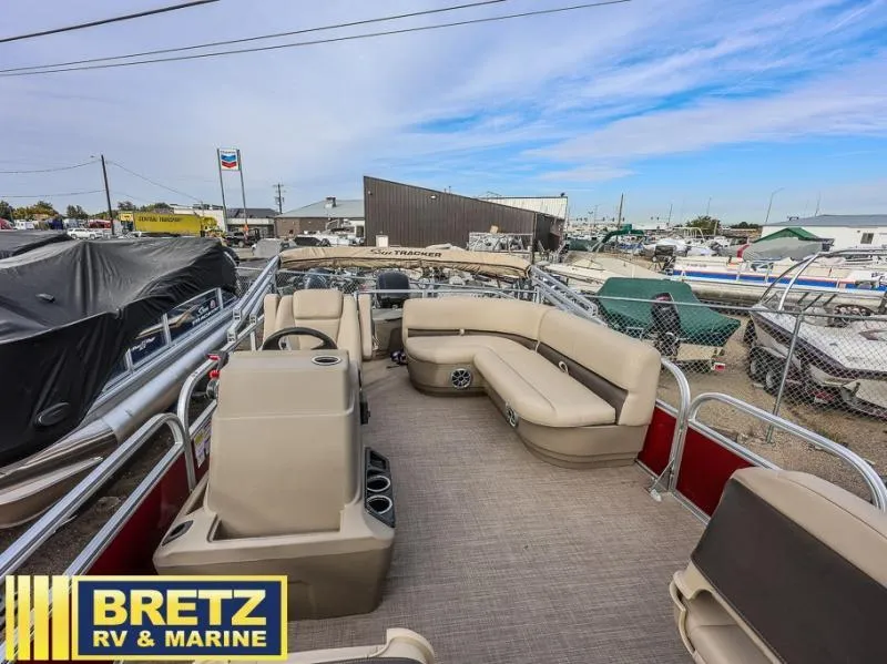 Slide: The Image of 2025 BASS BUGGY 18 DLX pontoon boat at Bretz RV & Marine dealership. - 7