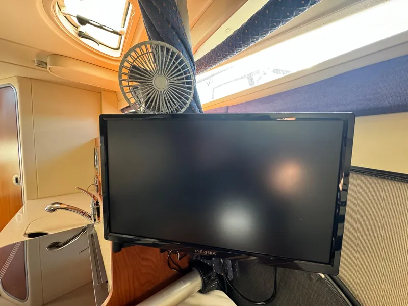 Slide: The Image of Interior of 2008 Bayliner 300 Ciera with TV and fan setup. - 25