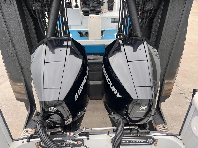 Slide: The Image of Boston Whaler Outrage 1994 - 21