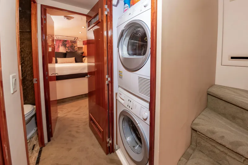 Slide: The Image of Hatteras 64 Motor Yacht Stabilized 2007 - 59