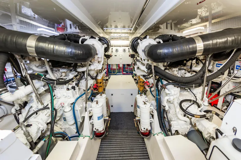 Slide: The Image of Hatteras 64 Motor Yacht Stabilized 2007 - 60