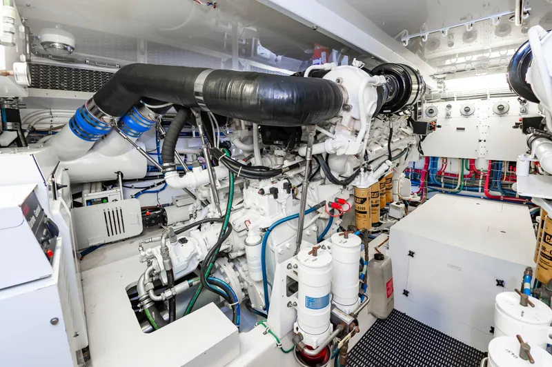 Slide: The Image of Hatteras 64 Motor Yacht Stabilized 2007 - 62