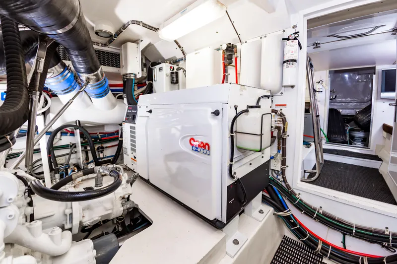 Slide: The Image of Hatteras 64 Motor Yacht Stabilized 2007 - 65