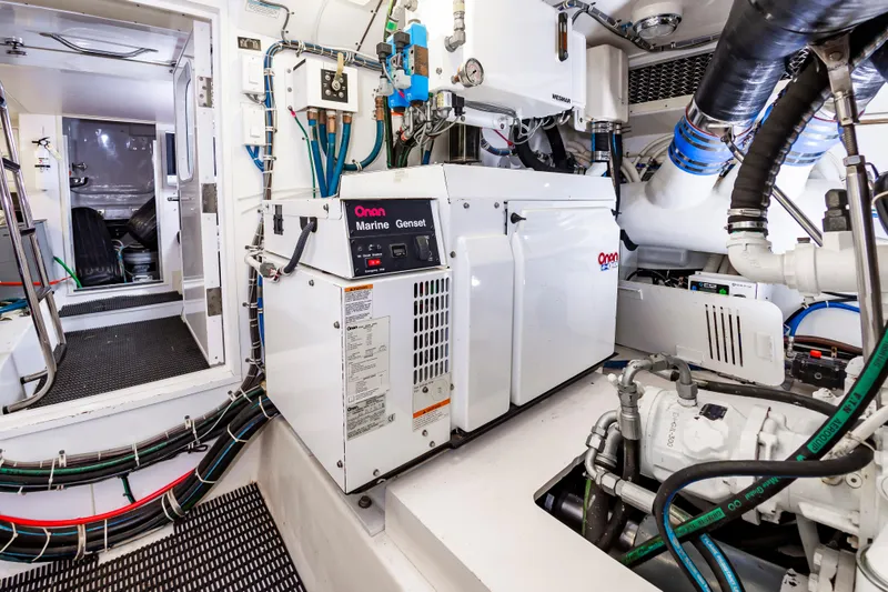 Slide: The Image of Hatteras 64 Motor Yacht Stabilized 2007 - 66