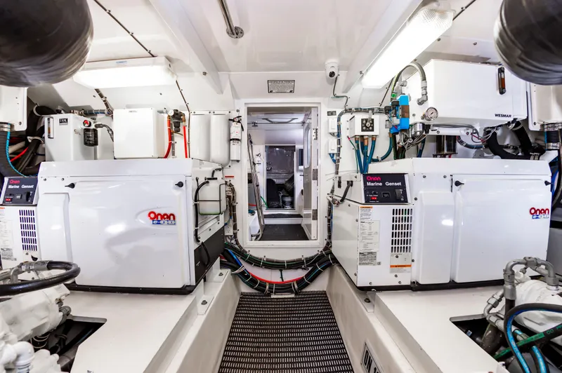 Slide: The Image of Hatteras 64 Motor Yacht Stabilized 2007 - 67