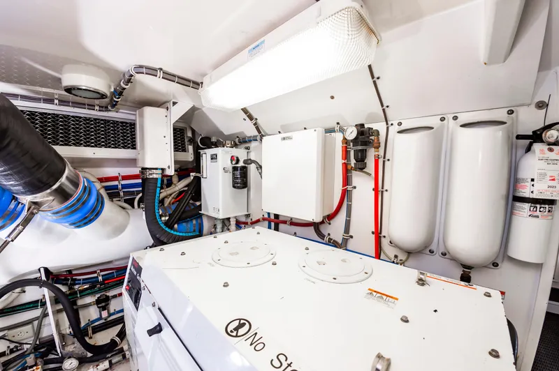 Slide: The Image of Hatteras 64 Motor Yacht Stabilized 2007 - 68