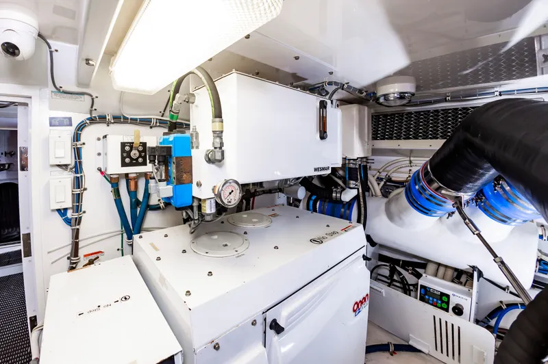 Slide: The Image of Hatteras 64 Motor Yacht Stabilized 2007 - 69