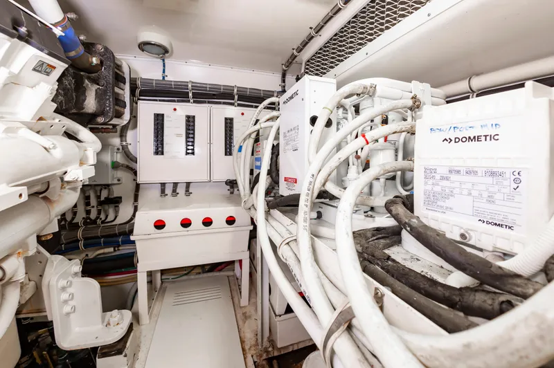 Slide: The Image of Hatteras 64 Motor Yacht Stabilized 2007 - 70