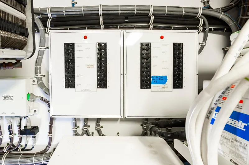 Slide: The Image of Hatteras 64 Motor Yacht Stabilized 2007 - 71