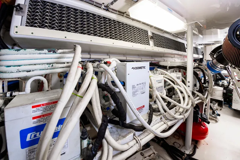 Slide: The Image of Hatteras 64 Motor Yacht Stabilized 2007 - 72