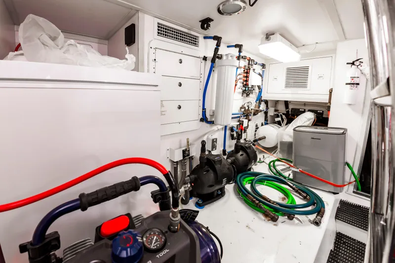 Slide: The Image of Hatteras 64 Motor Yacht Stabilized 2007 - 81