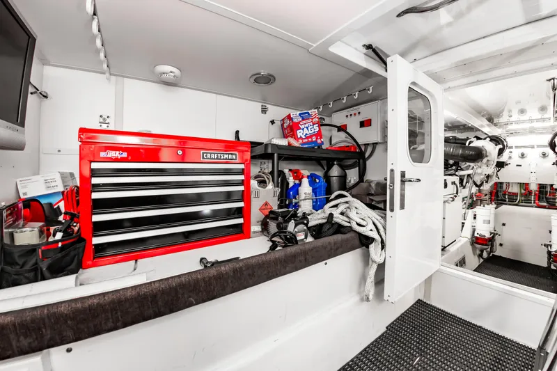 Slide: The Image of Hatteras 64 Motor Yacht Stabilized 2007 - 82