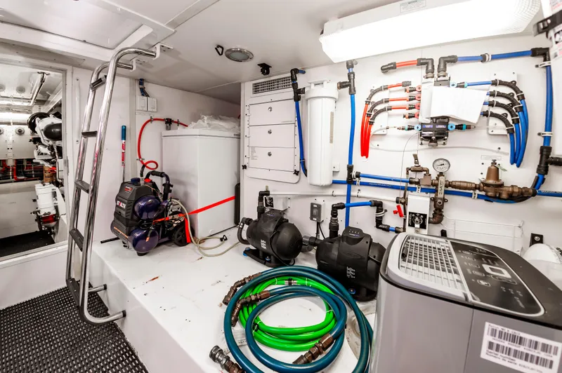 Slide: The Image of Hatteras 64 Motor Yacht Stabilized 2007 - 83