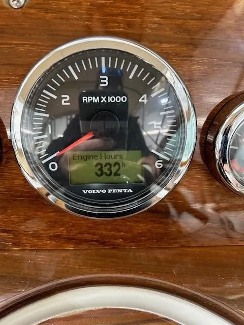 Slide: The Image of Volvo Penta tachometer on 2016 Hunt Yachts Harrier, showing 332 engine hours. - 8