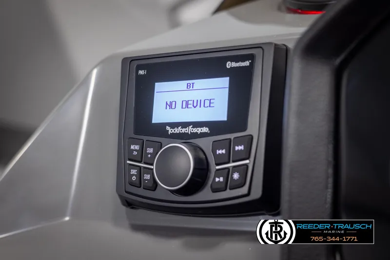 Slide: The Image of Rockford Fosgate Bluetooth stereo on 2025 Bennington 21 SLSE boat dashboard, displaying "No Device." - 30