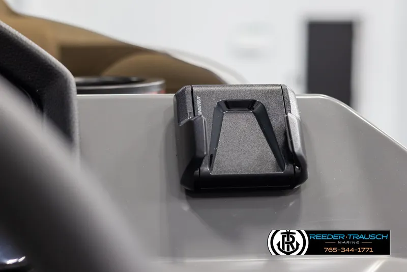 Slide: The Image of 2025 Bennington 21 SLSE dashboard detail with Reeder-Trausch Marine branding. - 32