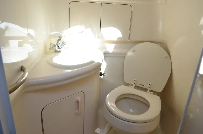 Slide: The Image of Sea Ray 280 Sundancer 2004 - 51