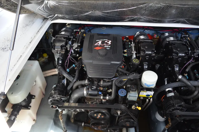 Slide: The Image of Sea Ray 280 Sundancer 2004 - 52