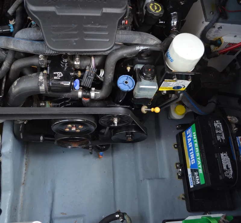 Slide: The Image of Sea Ray 280 Sundancer 2004 - 54