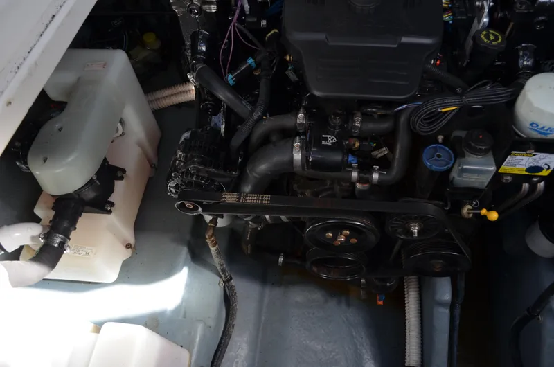 Slide: The Image of Sea Ray 280 Sundancer 2004 - 55