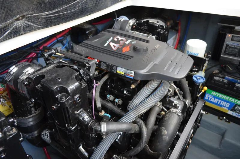 Slide: The Image of Sea Ray 280 Sundancer 2004 - 56