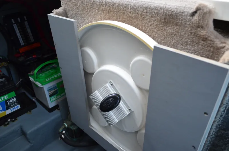 Slide: The Image of Sea Ray 280 Sundancer 2004 - 58