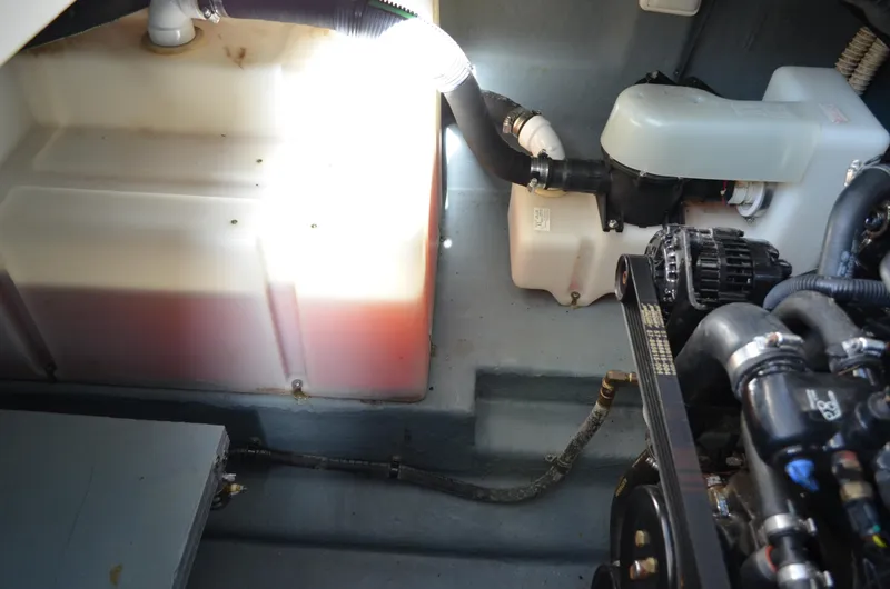 Slide: The Image of Sea Ray 280 Sundancer 2004 - 59