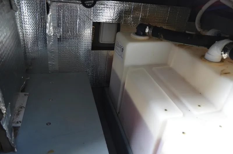 Slide: The Image of Sea Ray 280 Sundancer 2004 - 60