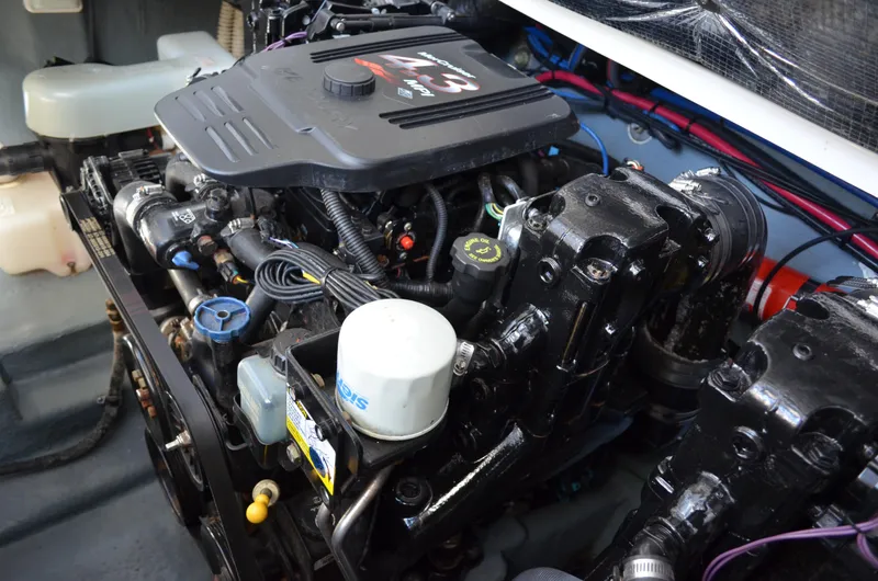 Slide: The Image of Sea Ray 280 Sundancer 2004 - 61