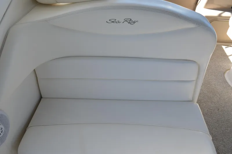 Slide: The Image of White leather seating on a 2004 Sea Ray 280 Sundancer boat. - 9