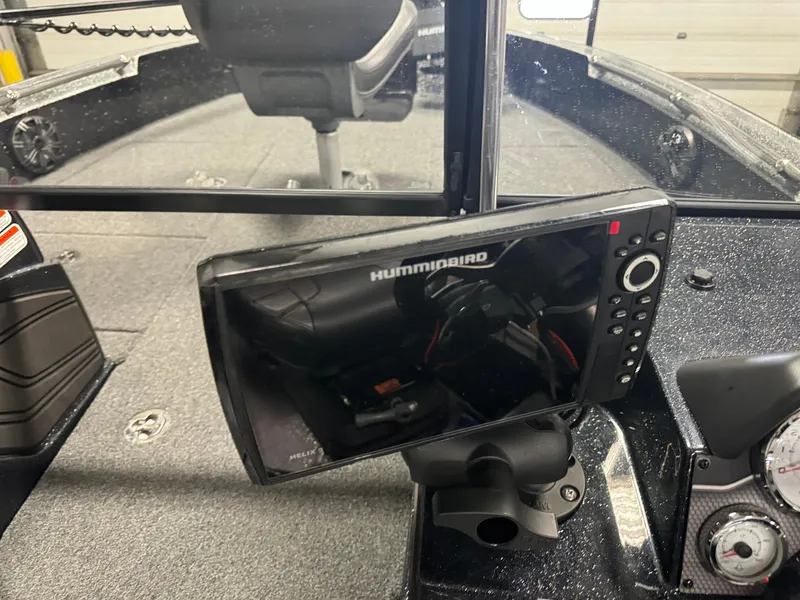 Slide: The Image of Humminbird fish finder on 2022 Nitro ZV20 boat dashboard. - 15
