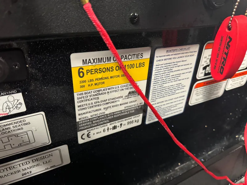 Slide: The Image of Capacity label on 2022 Nitro ZV20 boat, max 6 persons or 1100 lbs. - 21