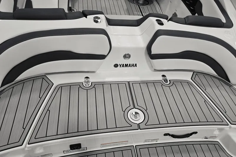 Slide: The Image of Yamaha 195S 2025 - 14