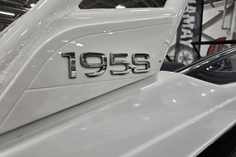 Slide: The Image of Yamaha 195S 2025 - 15