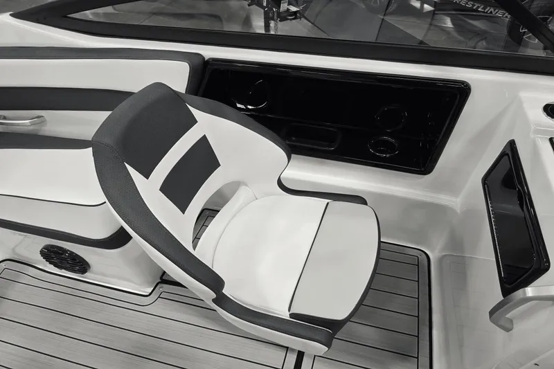 Slide: The Image of Yamaha 195S 2025 - 6