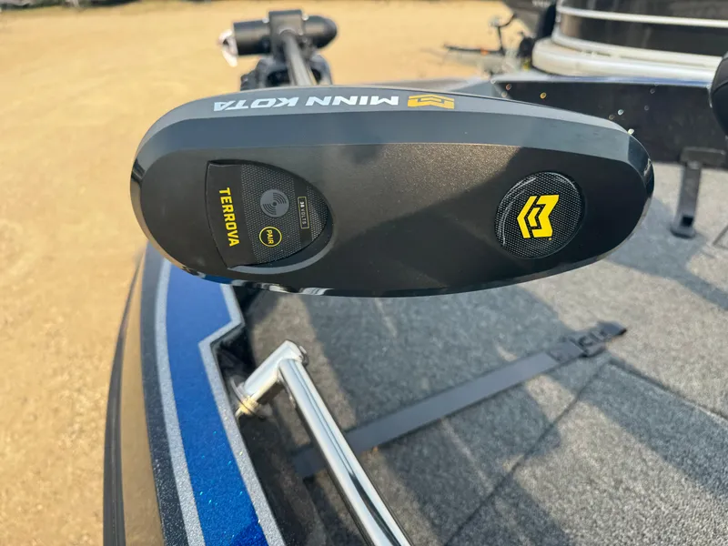 Slide: The Image of Minn Kota Terrova motor on 2024 Nitro ZV20 boat deck. - 21