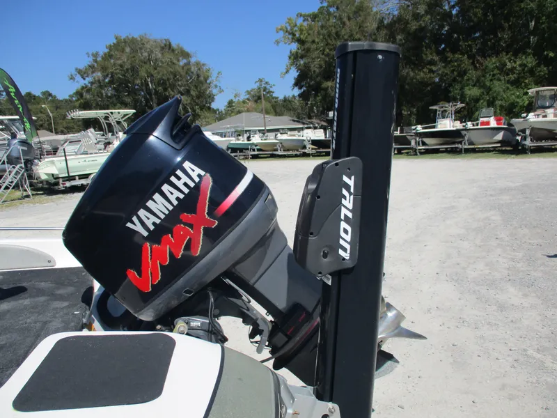 Slide: The Image of Yamaha VMAX engine on 2008 Skeeter 190 SKI FISH SL190 boat, outdoor setting. - 13